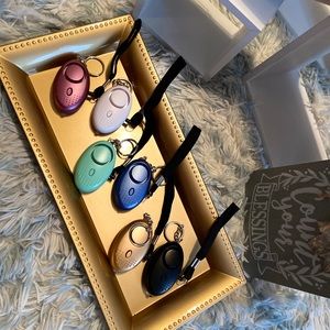 KEYCHAIN ALARM W/ FLASHLIGHT